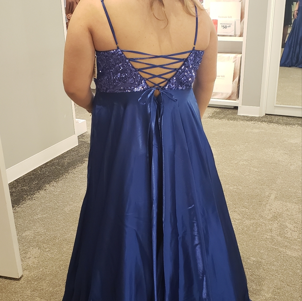 PROM DRESS - Picture 6 of 9